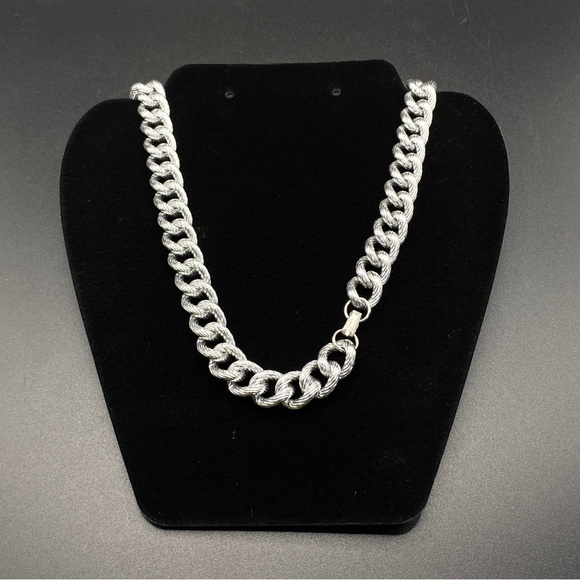 Textured Silver Tone Curb Chain Bulky Vintage Necklace - Picture 9 of 9